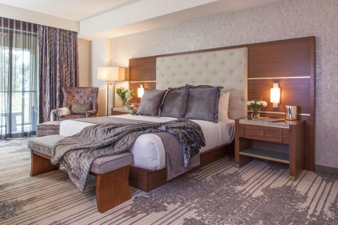 Deluxe King Bed with Balcony